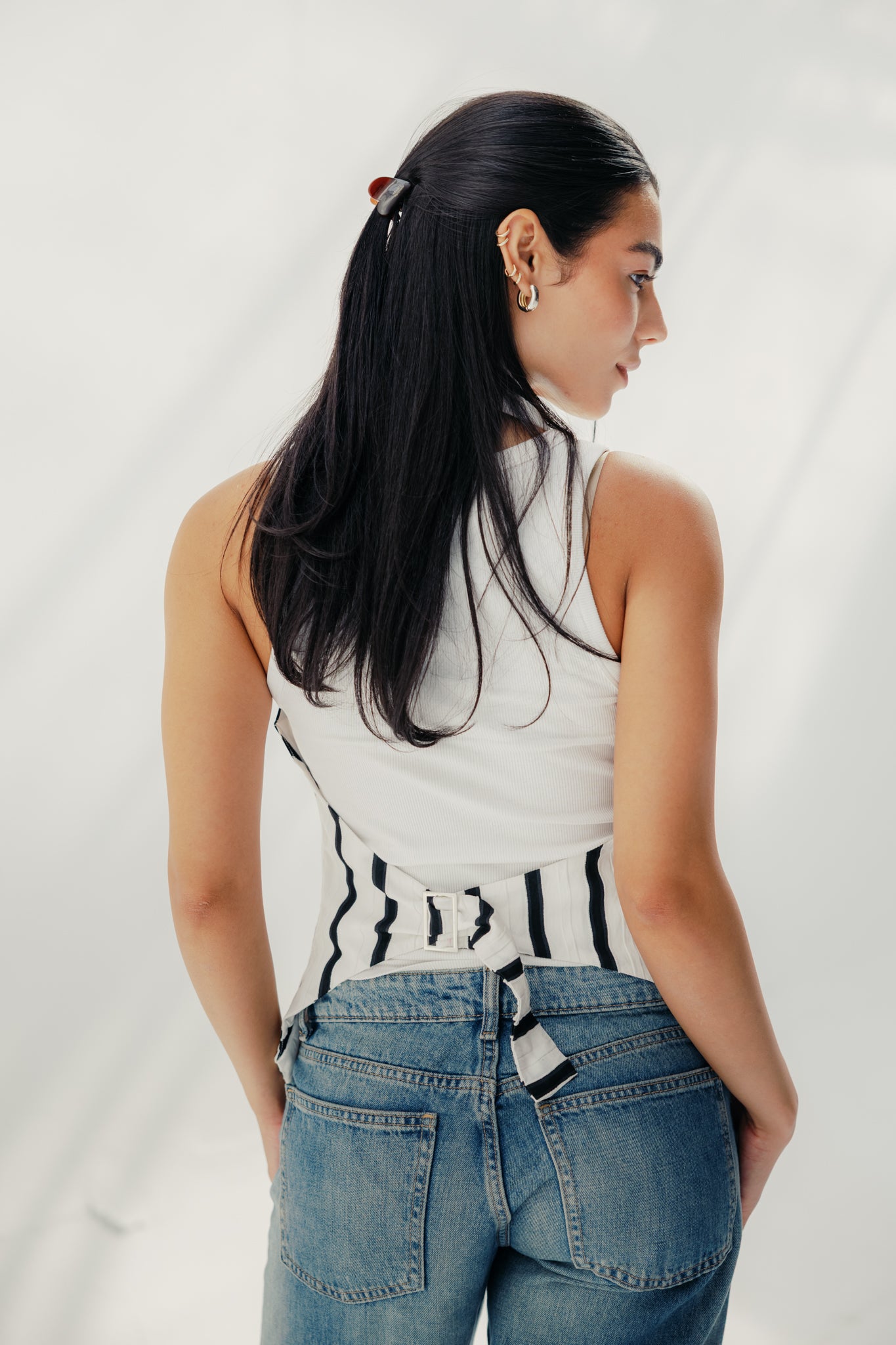 The Solano vest White and Black