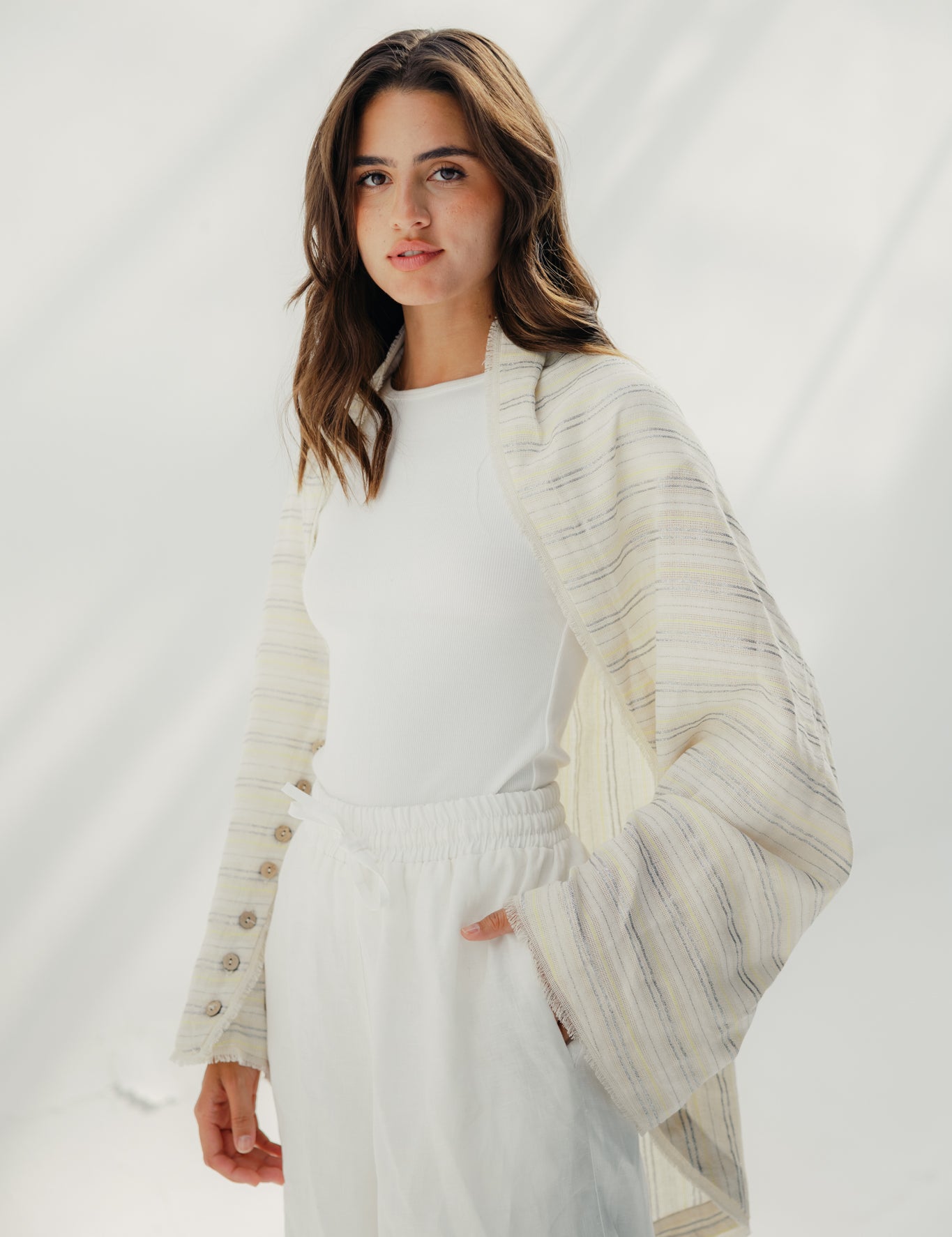 amira-990_2517f7c2-3b4e-48e0-963b-25fdd3c03056.jpg