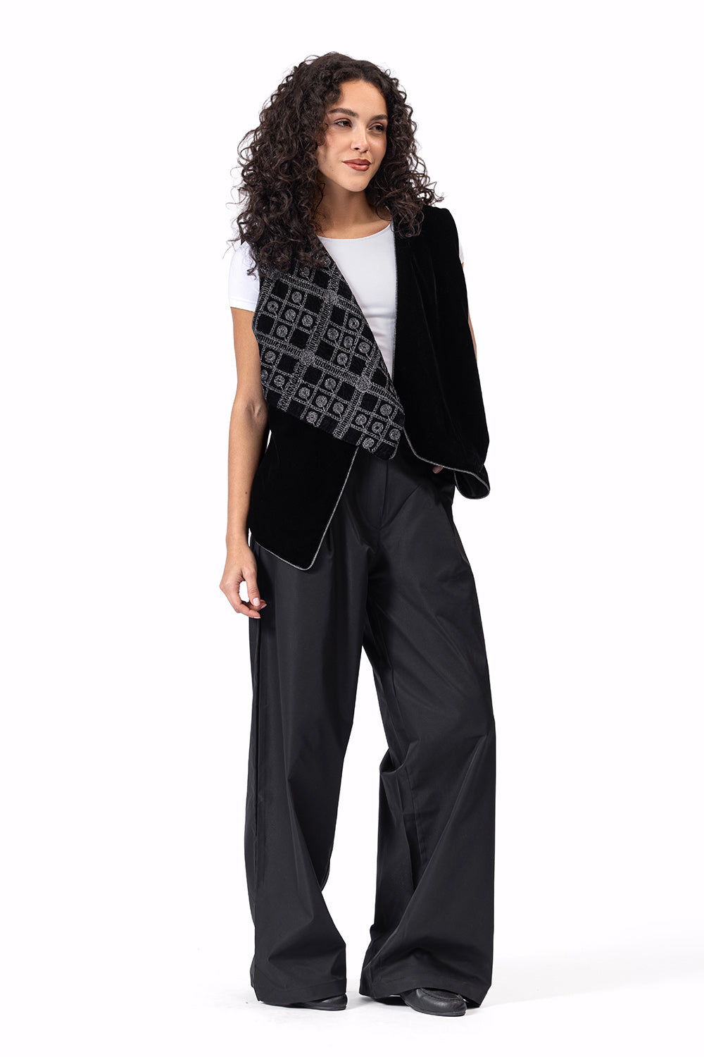 The Yusra Vest Black