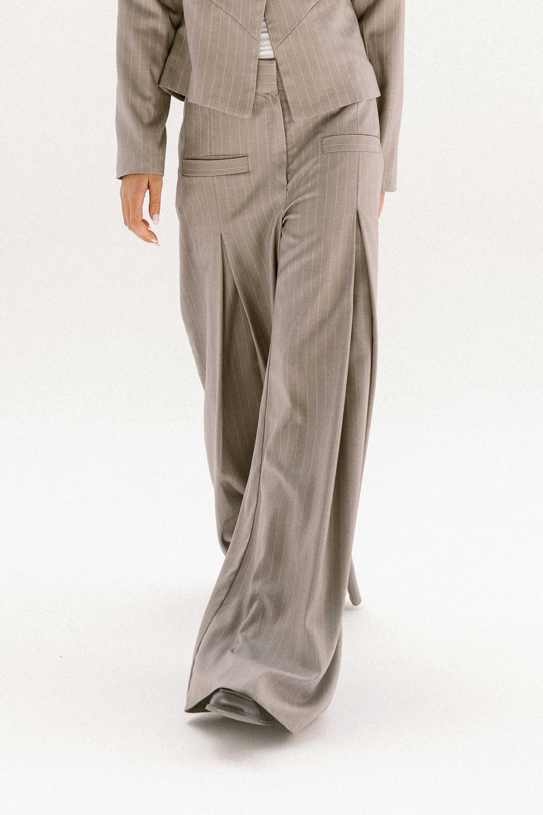 pants_5b4772aa-fd1e-42f1-904f-e58ae4b2f03a.jpg