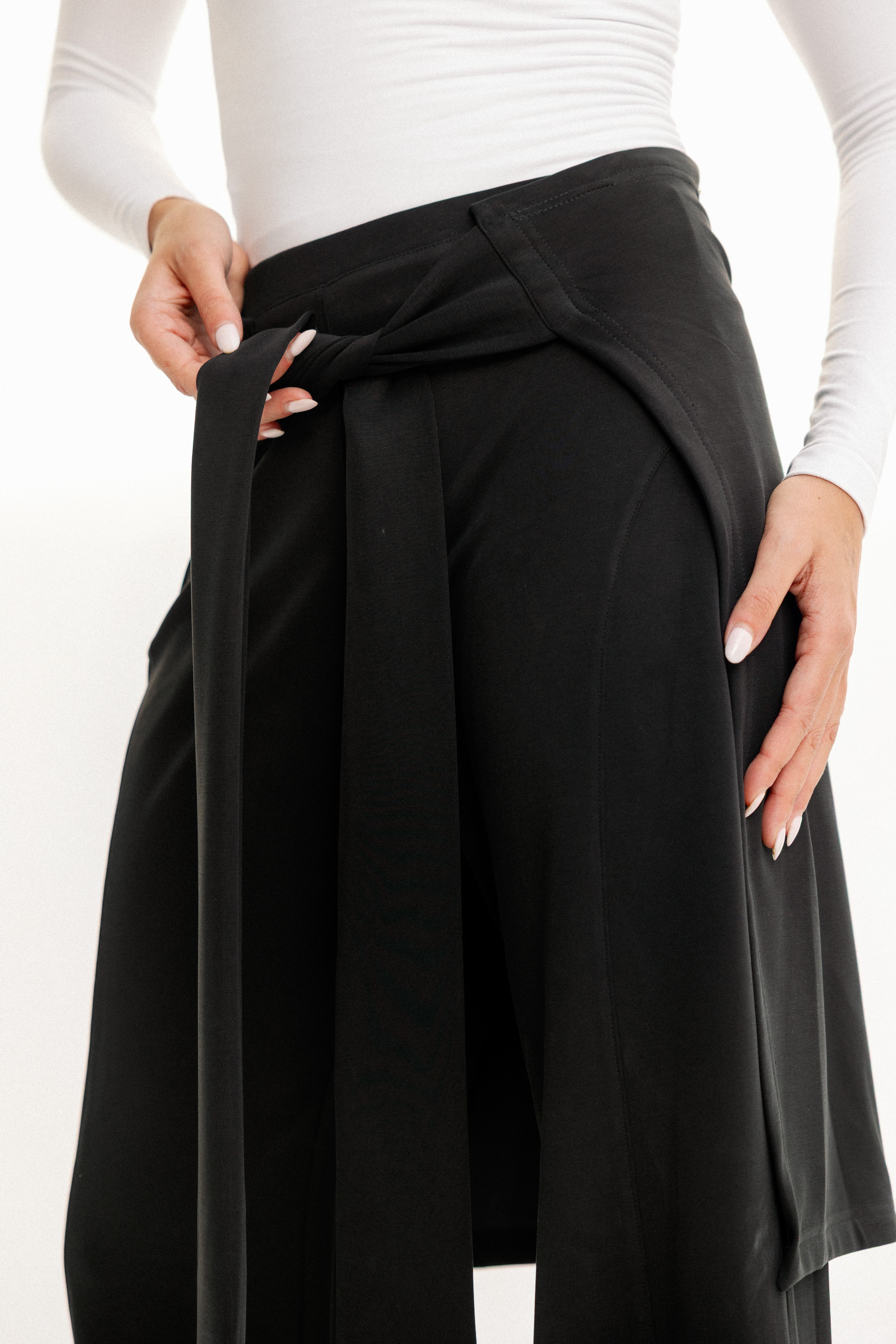 The flow form pants  Black