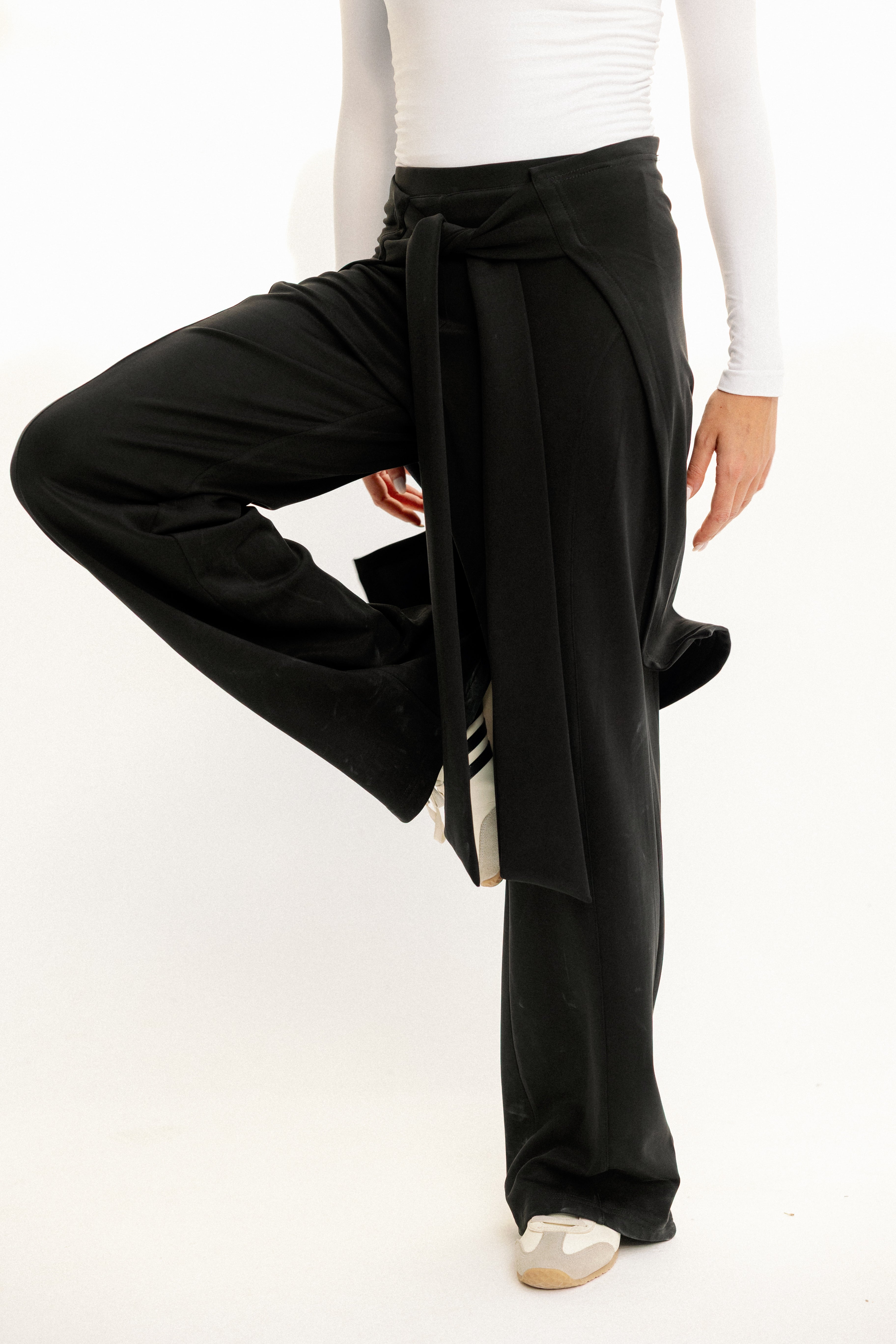 The flow form pants  Black
