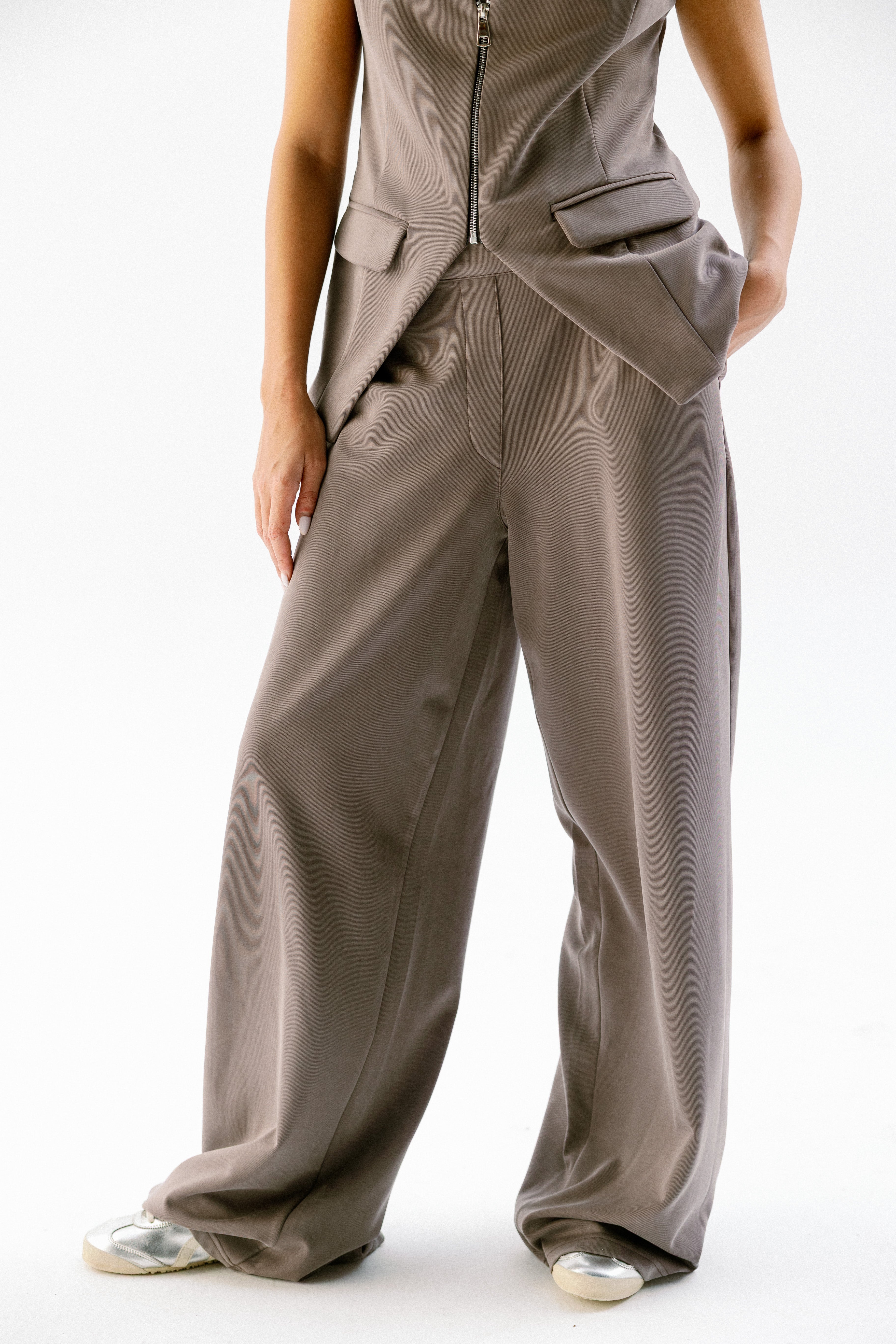 the base form pants  Café